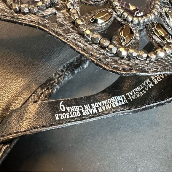 Yellowbox Gray Embellished Vegan Leather Thong Sandals Size 9 - Picture 6 of 7